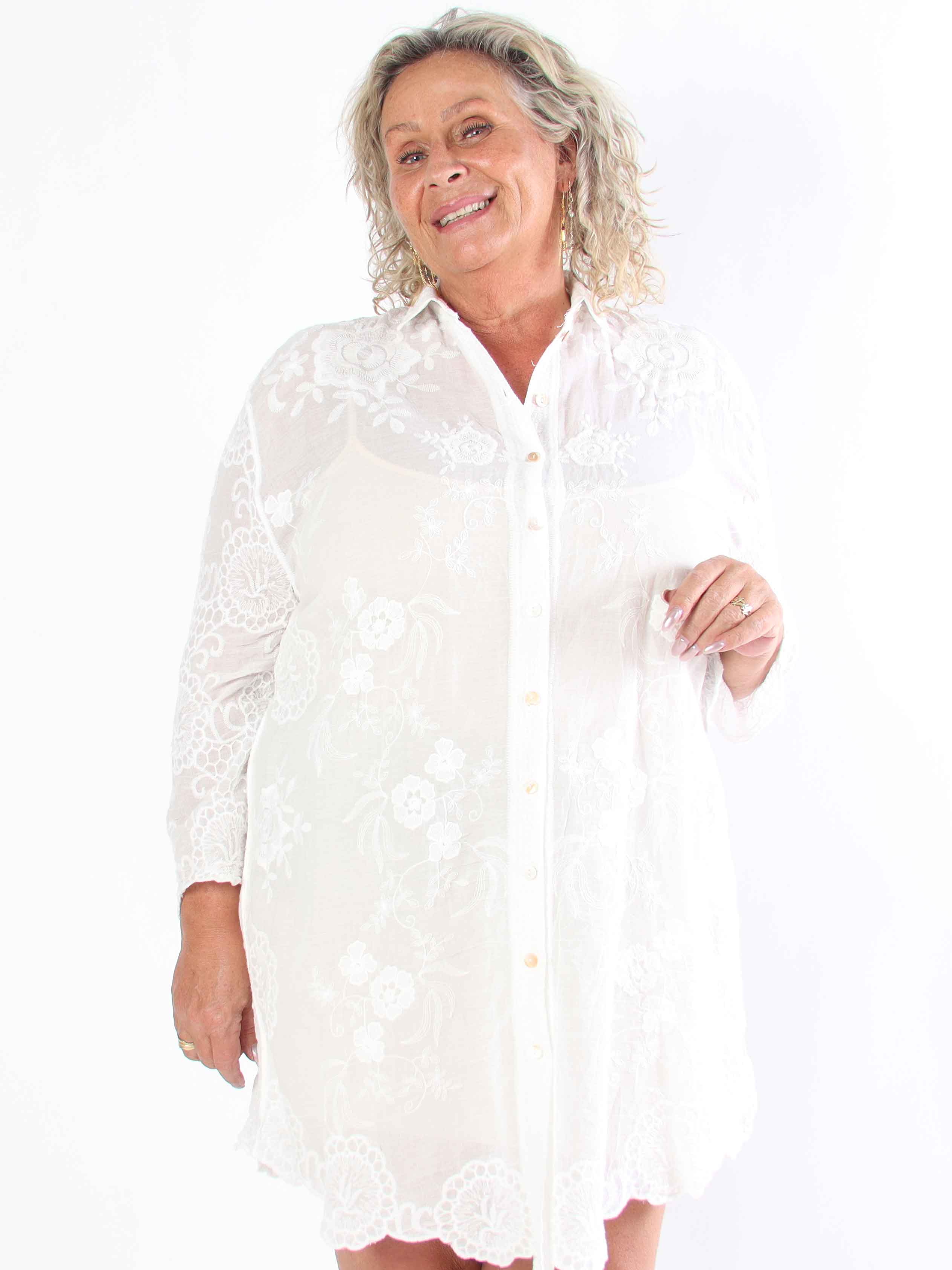 Cynthia - Söt bomullsskjorta i plusstorlek med fint broderi